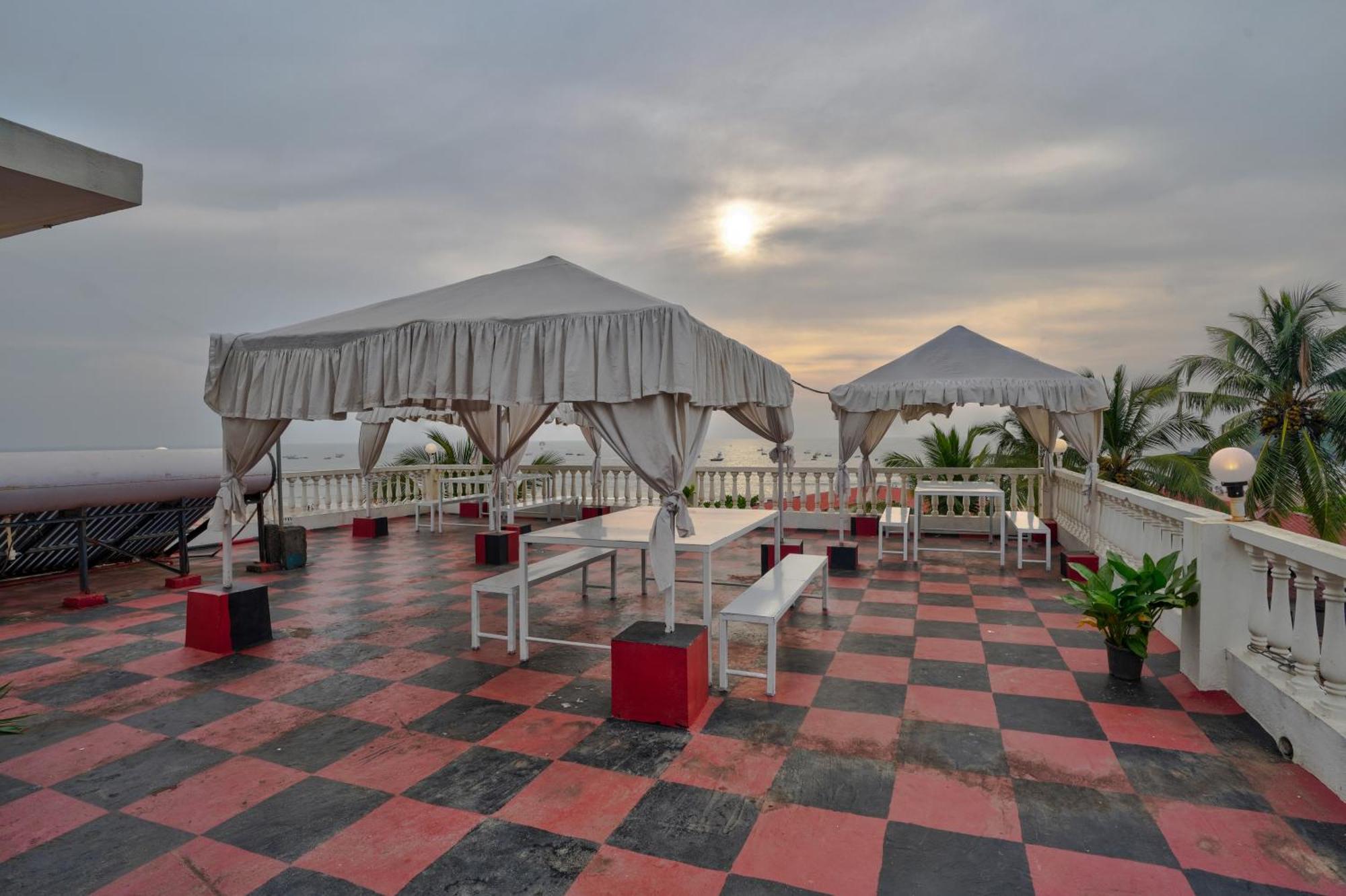 Hotel Salty Waves Baga Kültér fotó