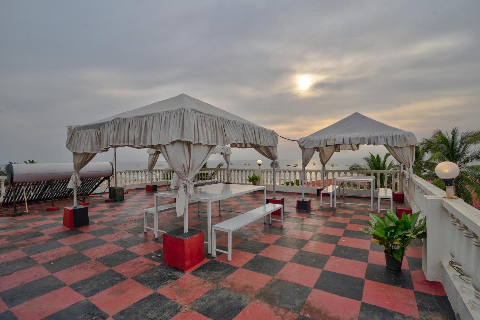 Hotel Salty Waves Baga Kültér fotó